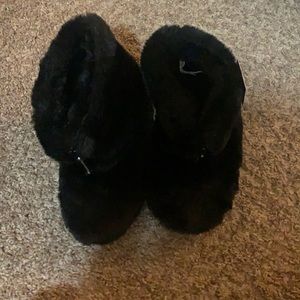 Fuzzy hard-bottomed slippers